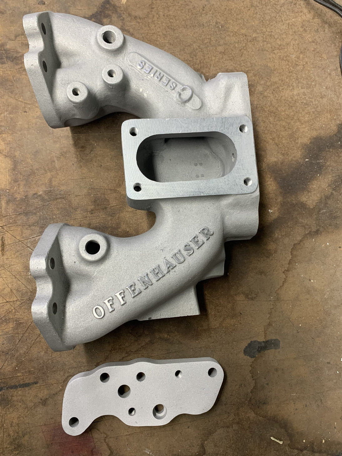 Offenhauser 6212C Datsun 1600cc Intake Manifold 1975-’776212C – (Holley 5200)
6212CW – (Webber 32/36) DFW Speed Syndicate
